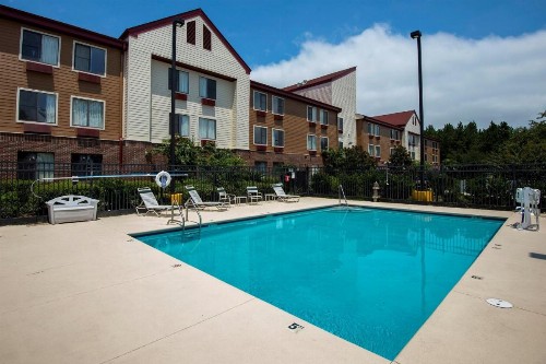 Red Roof Inn & Suites Savannah Airport - image 32