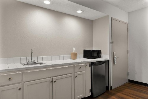 Red Roof Inn & Suites Savannah Airport - image 33