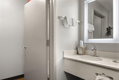 Red Roof Inn & Suites Savannah Airport - image 38