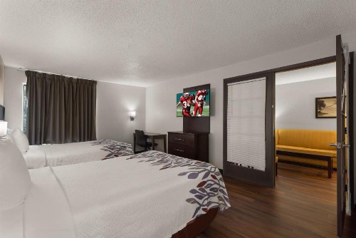 Red Roof Inn & Suites Savannah Airport - image 7