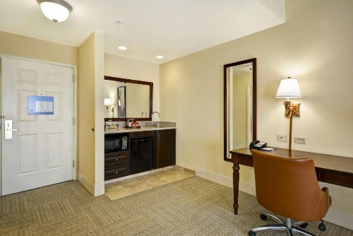 Hampton Inn & Suites Savannah Historic District - image 13