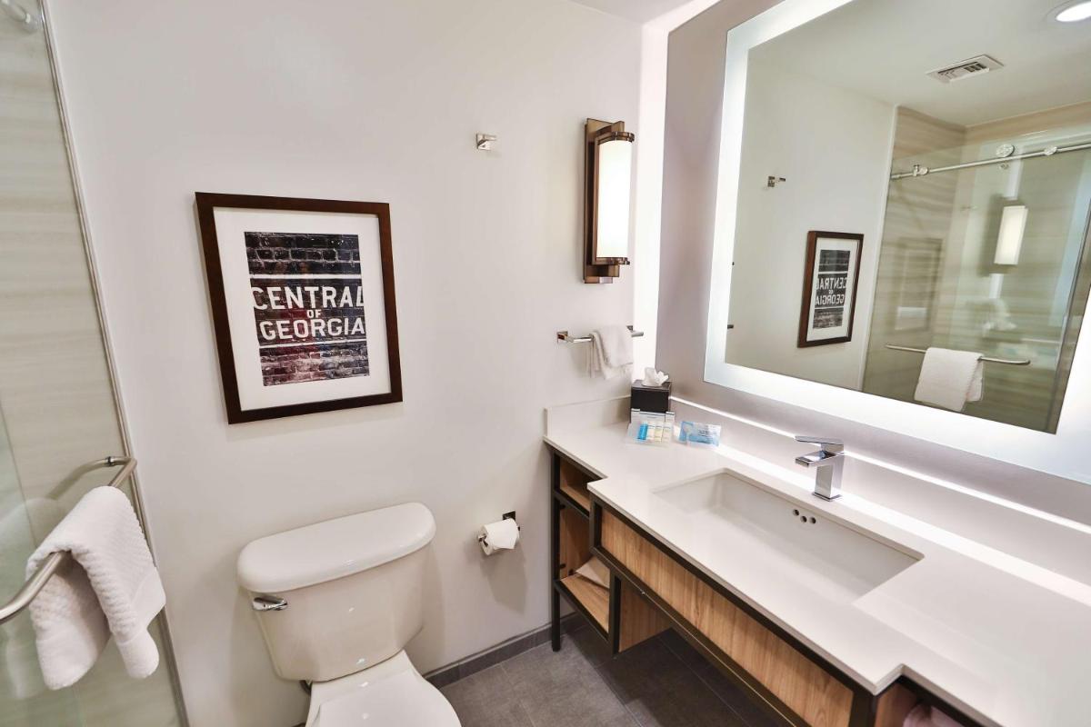 Hilton Garden Inn Savannah Historic District - image 2
