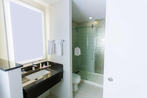 DoubleTree by Hilton Historic Savannah - image 22