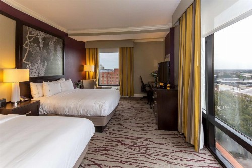 DoubleTree by Hilton Historic Savannah - image 35