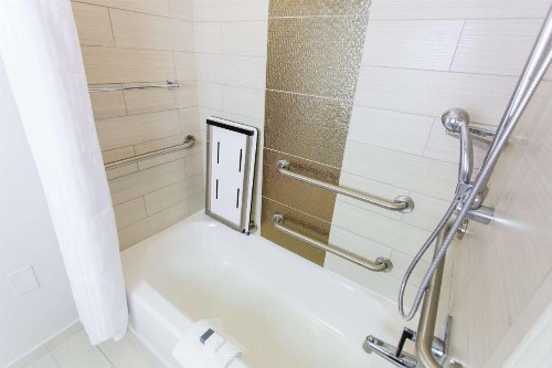 DoubleTree by Hilton Historic Savannah - image 45