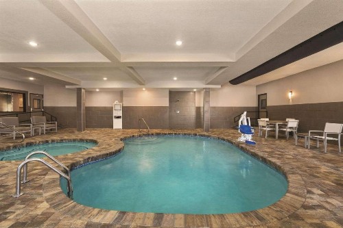 Country Inn & Suites by Radisson Savannah Midtown GA