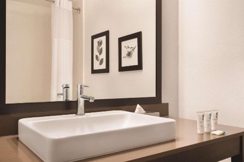 Country Inn & Suites by Radisson Savannah Midtown GA - image 23
