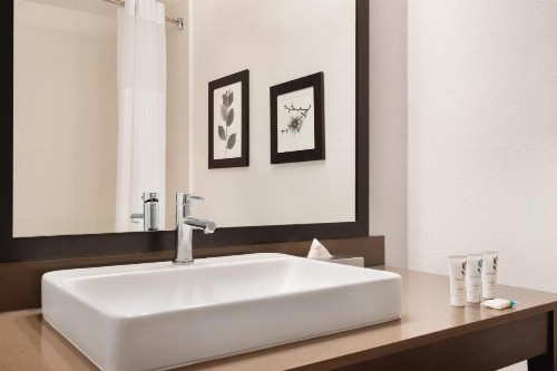 Country Inn & Suites by Radisson Savannah Midtown GA - image 7