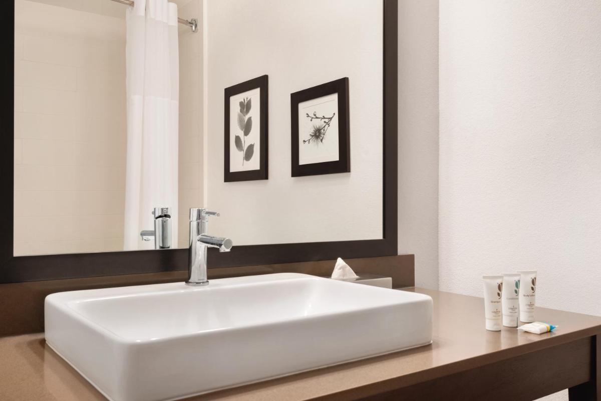 Country Inn & Suites by Radisson Savannah Midtown GA - image 7