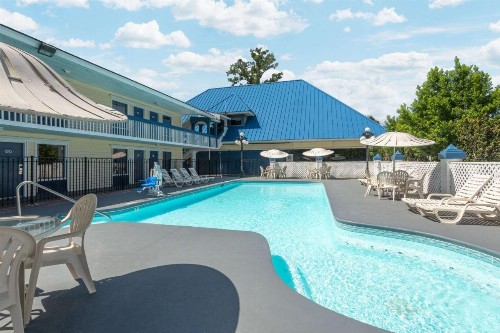 Days Inn By Wyndham Savannah Airport