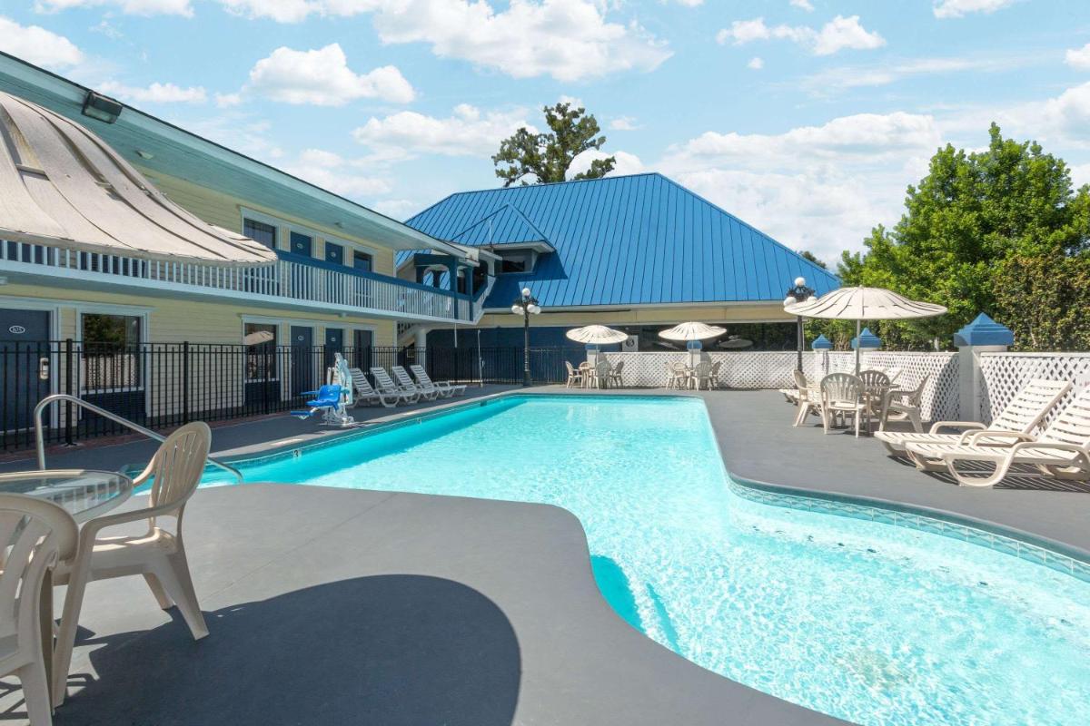 Days Inn by Wyndham Savannah Airport - main image