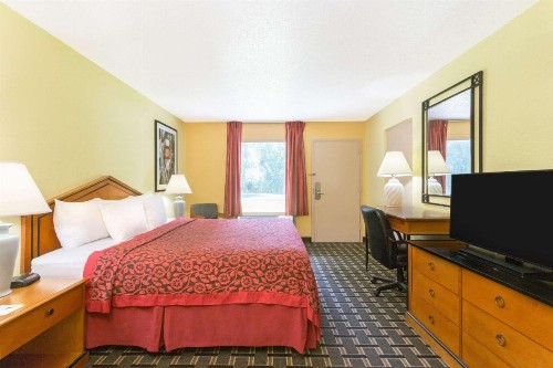 Days Inn by Wyndham Savannah Airport - image 12