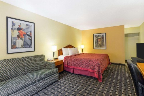 Days Inn by Wyndham Savannah Airport - image 15