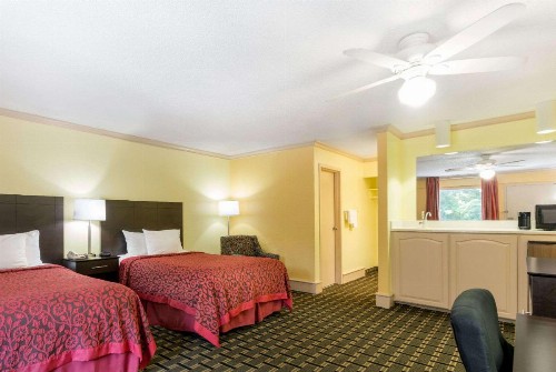 Days Inn by Wyndham Savannah Airport - image 18