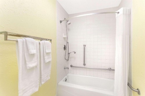 Days Inn by Wyndham Savannah Airport - image 20