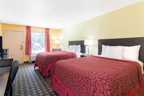 Days Inn by Wyndham Savannah Airport - image 21