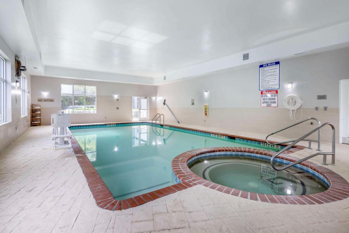 Country Inn & Suites by Radisson Savannah Airport GA - image 5