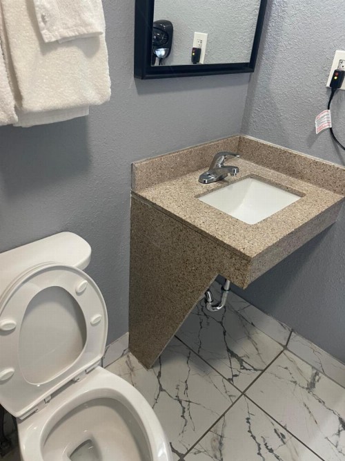 Americas Best Value Inn-Savannah - image 11