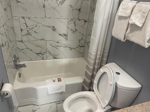 Americas Best Value Inn-Savannah - image 13