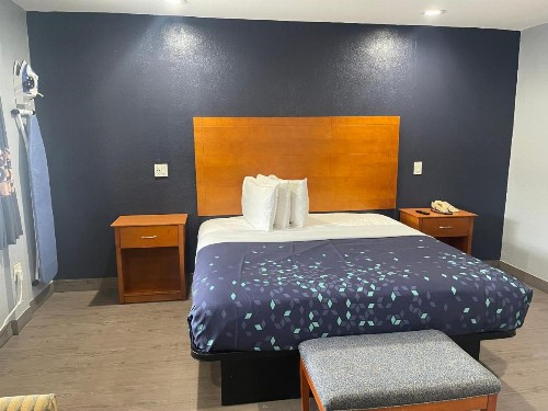 Americas Best Value Inn-Savannah - image 9