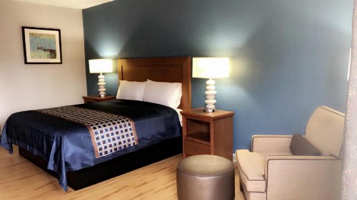 Relax Inn Savannah - image 10