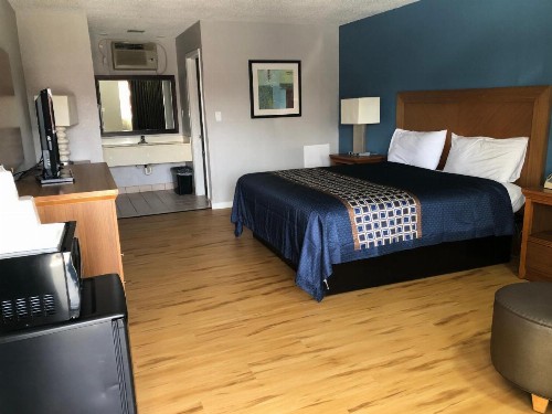 Relax Inn Savannah - image 11