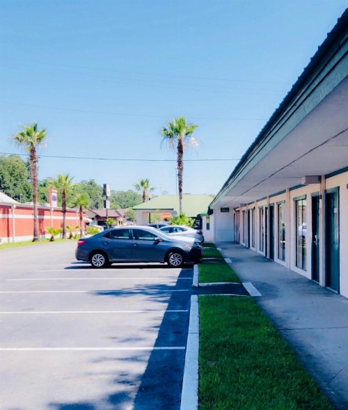 Relax Inn Savannah - image 15