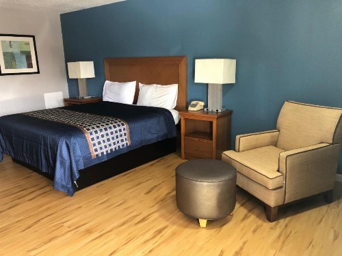 Relax Inn Savannah - image 18