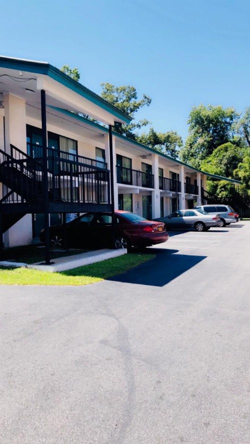 Relax Inn Savannah - image 3