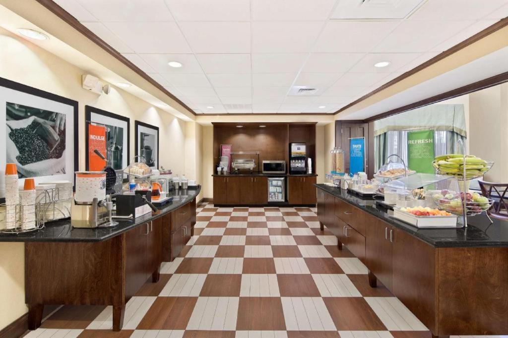 Hampton Inn And Suites Savannah-Airport - image 2