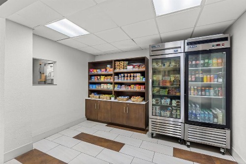 Holiday Inn Express Hotel & Suites Savannah Midtown an IHG Hotel - image 18