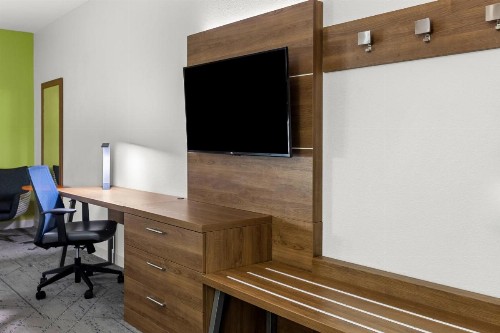 Holiday Inn Express Hotel & Suites Savannah Midtown an IHG Hotel - image 23
