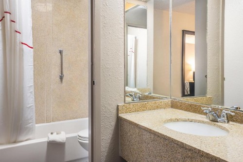Red Roof Inn Savannah – Southside/Midtown - image 19