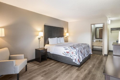 Red Roof Inn Savannah – Southside/Midtown - image 23