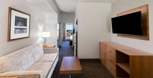 Holiday Inn Savannah Historic District an IHG Hotel - image 31