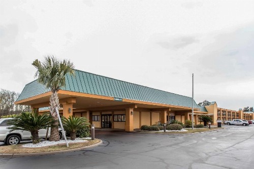 Quality Inn Midtown Savannah - image 1