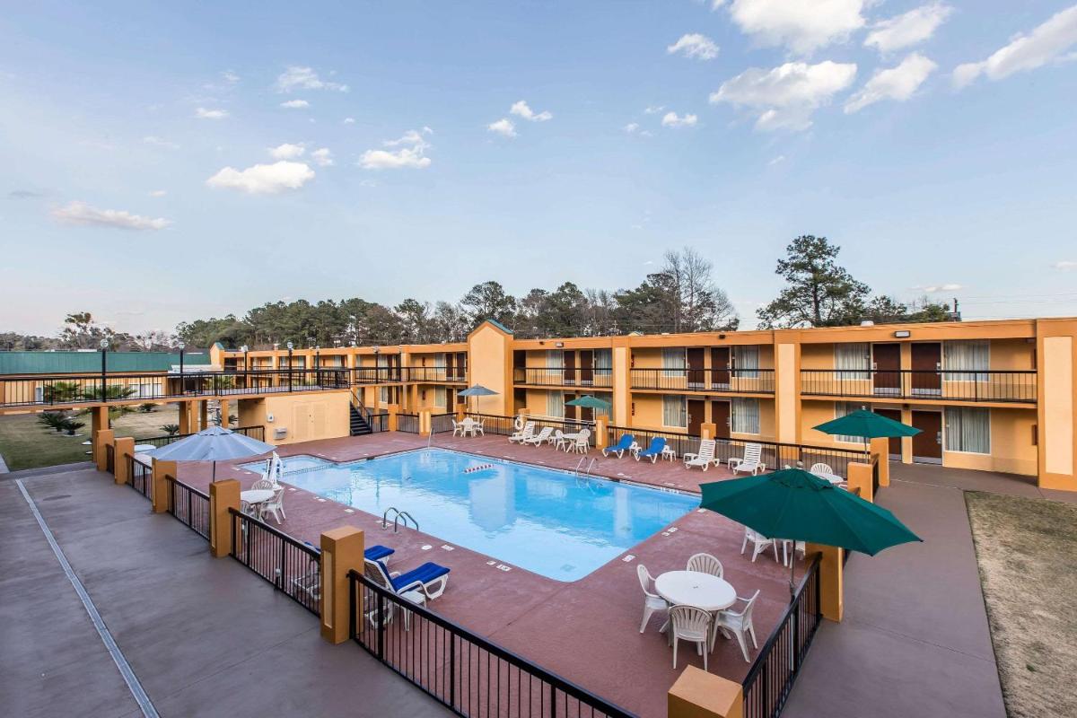 Quality Inn Midtown Savannah - image 2