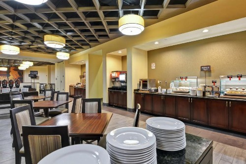Embassy Suites Savannah Airport - image 5