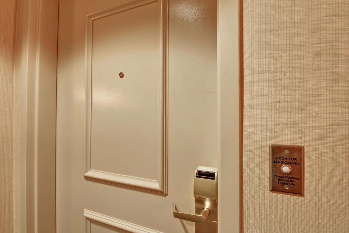 Embassy Suites Savannah Airport - image 6