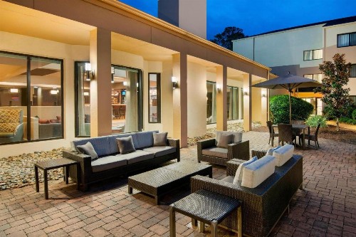 Courtyard by Marriott Savannah Midtown - image 1