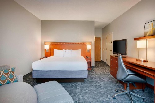 Courtyard by Marriott Savannah Midtown - image 10