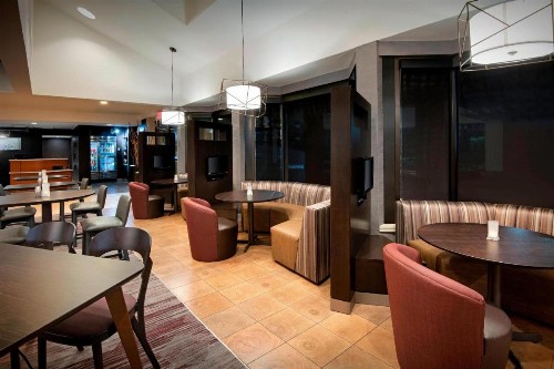 Courtyard by Marriott Savannah Midtown - image 4