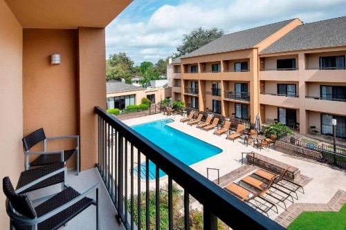 Courtyard by Marriott Savannah Midtown - image 6