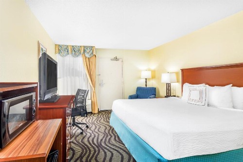 Baymont by Wyndham Savannah Midtown - image 28