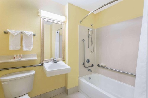 Baymont by Wyndham Savannah Midtown - image 29