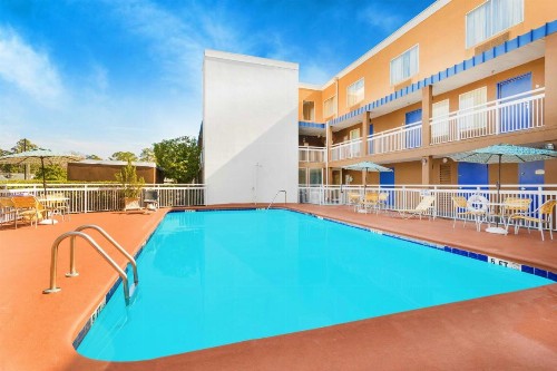 Baymont by Wyndham Savannah Midtown - image 7
