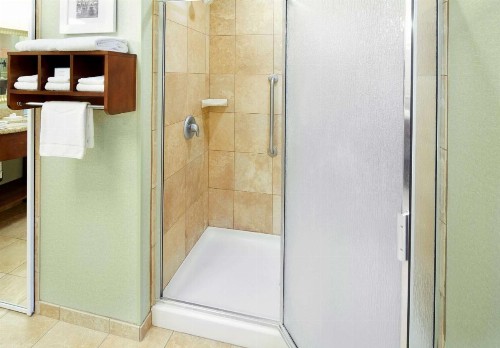 Hampton Inn & Suites Savannah/Midtown - image 10