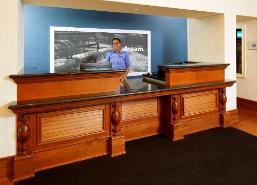 Hampton Inn & Suites Savannah/Midtown - image 17