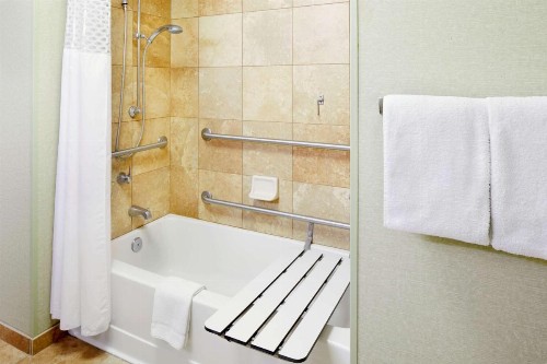 Hampton Inn & Suites Savannah/Midtown - image 20