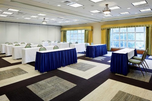 Hampton Inn & Suites Savannah/Midtown - image 3
